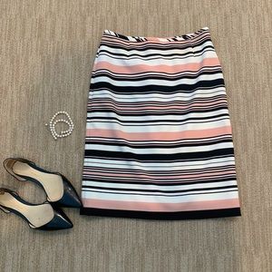 Gorgeous Tahari skirt. Size 2